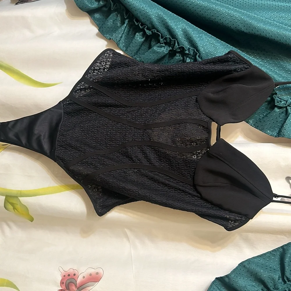 Zara Lace Bodysuit - Picture 3 of 8